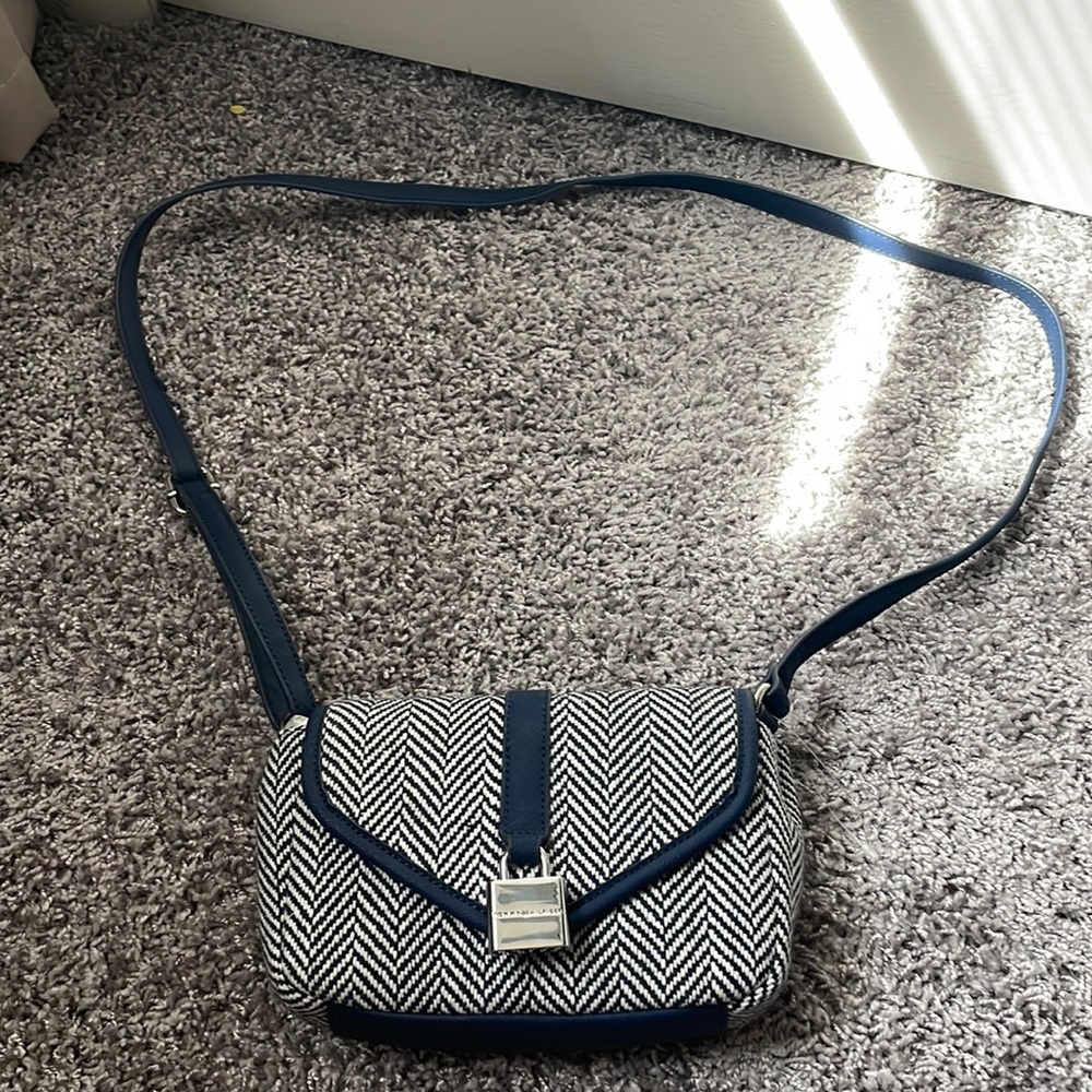 NWOT Tommy Hilfiger patterned crossbody cloth purse